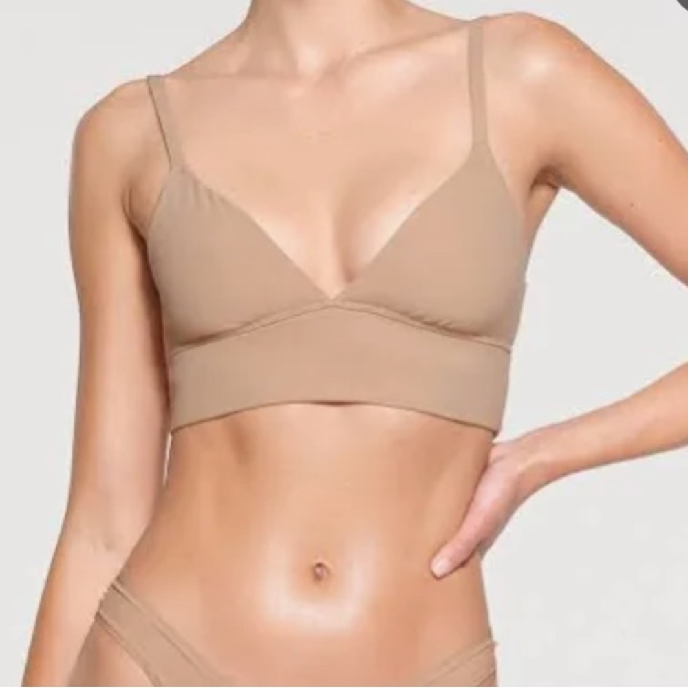 SKIMS FITS EVERYBODY TRIANGLE LONGLINE BRALETTE - Clay